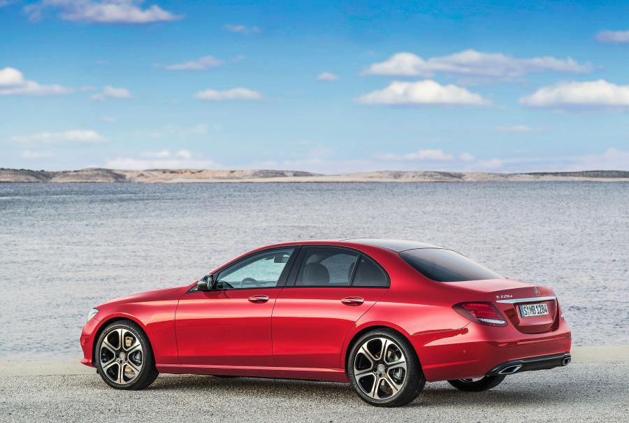  Mercedes-Benz E220d Avantgarde Line 2016 года  (фото 16 из 18)